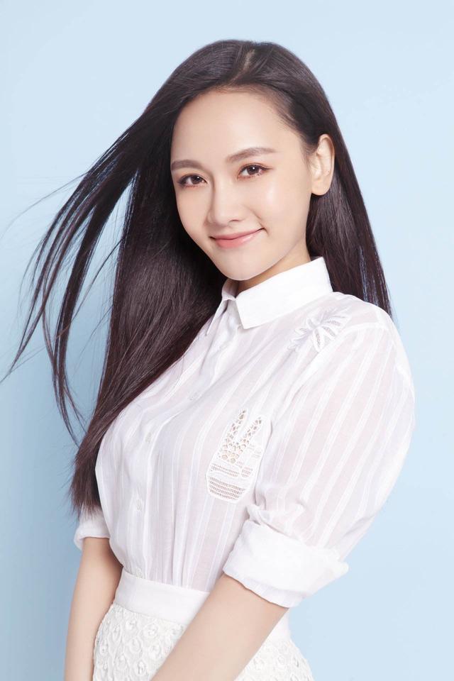 郑恺与女友秀恩爱:郑恺微博承认分手，为何此前还在节目中秀恩爱呢？