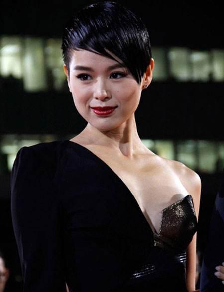 张朝阳回应恋情:搜狐CEO张朝阳和年轻美女在抖音亲密互动，对于这事儿你咋看
