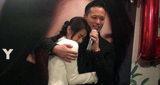 张朝阳回应恋情:搜狐CEO张朝阳和年轻美女在抖音亲密互动，对于这事儿你咋看