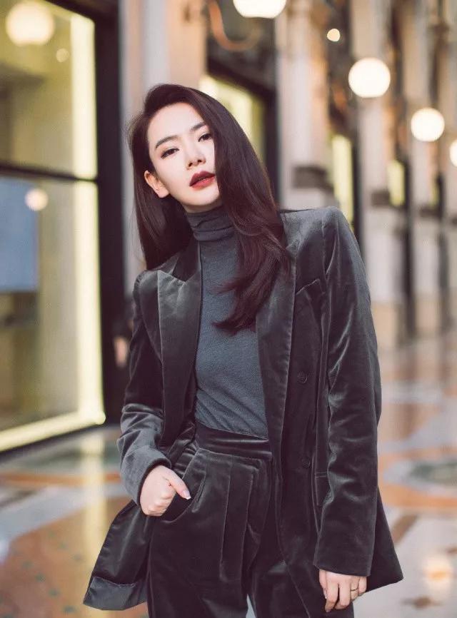 带帽 羊绒 大衣:有哪些<a href=https://maguai.com/list/99-0-0.html target=_blank class=infotextkey>明星</a>穿过Maxmara？