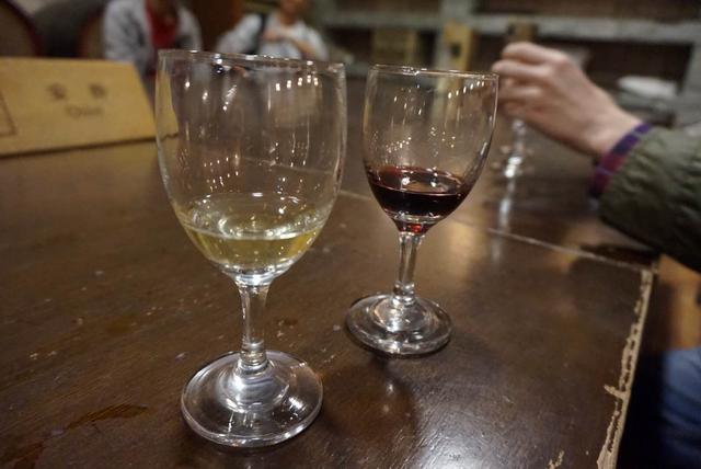 干红与干白葡萄酒的区别，“干红”和“干白“有什么区别？