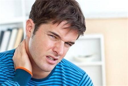 颈椎病危害,颈椎病也什么能引起心慌，心跳过速？