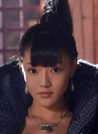 唐悠悠是不是整容了:大家有没有觉得邓家佳越来越像李小璐了？