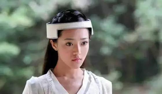 唐悠悠是不是整容了:大家有没有觉得邓家佳越来越像李小璐了？