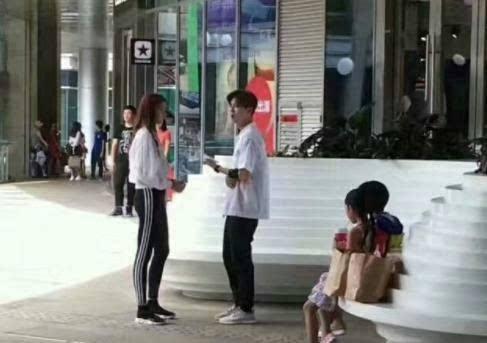 鹿晗图片:鹿晗身高被质疑，到底有没有关晓彤高啊？