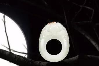 和田玉包浆前后对比,如何盘出最有“油性”的和田玉籽料？