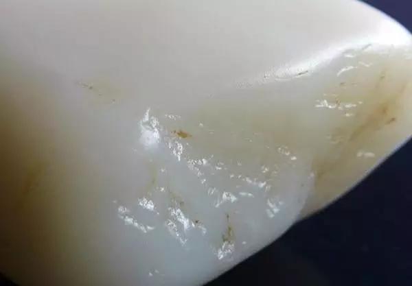 和田玉怎么保养会越来越润,和田玉经常盘玩，油性会越好吗？