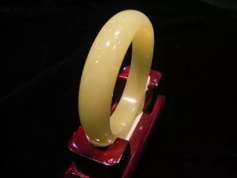 和田玉包浆前后对比,如何盘出最有“油性”的和田玉籽料？