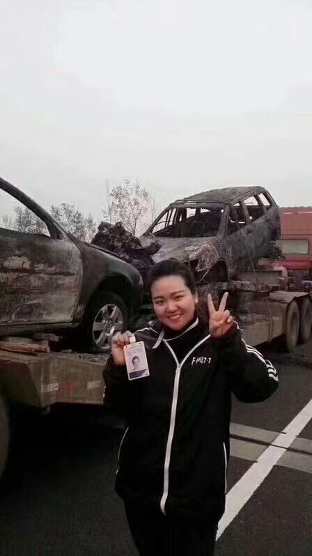 安徽颍上高速车祸,女主播现场微笑自拍,到底错在哪里？