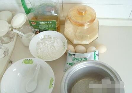 用电饭锅怎么做蛋糕,怎么用电饭锅和普通面粉做蛋糕？