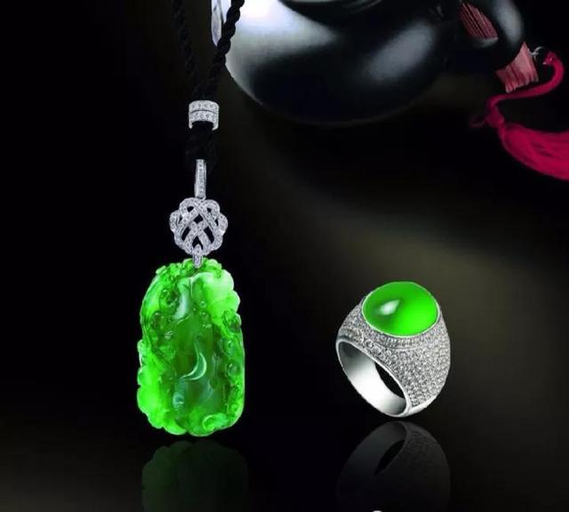 翡翠如何保养,翡翠玉吊坠如何佩戴和保养？