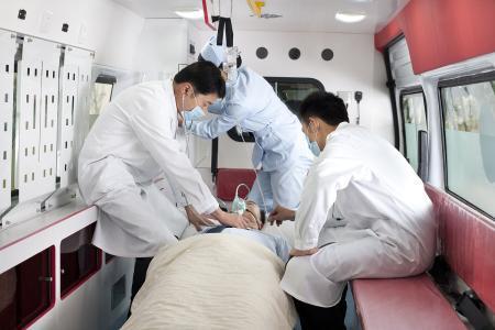 家里要死人的前半年预兆,你可知道老人临终时的疼苦是什么状态？