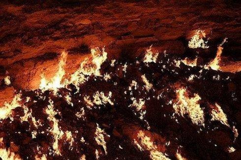 达瓦札天然气燃烧坑:达瓦札巨洞，熊熊大火为啥可以燃烧46年？
