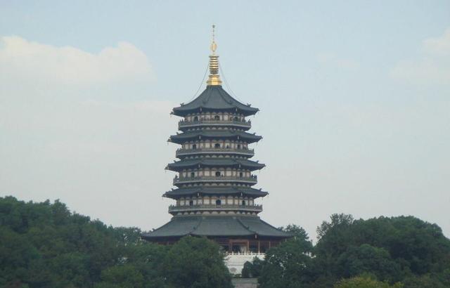 古塔地宫灵异事件:雷峰塔倒了，出土了一件稀世珍宝是真的吗？