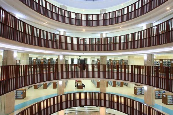 头条问答 - 云南大学图书馆被誉为中国十大最美图书馆之一,有多美?