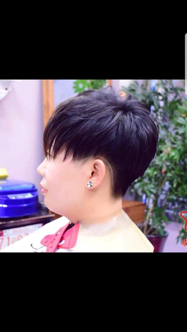 大脸发型设计图片:脸胖而且很大，怎么做发型更时尚呢？有没有发型图片推荐？