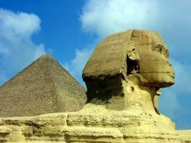 埃及金字塔发现电视机，埃及人在修金字塔时，中国人在做什么
