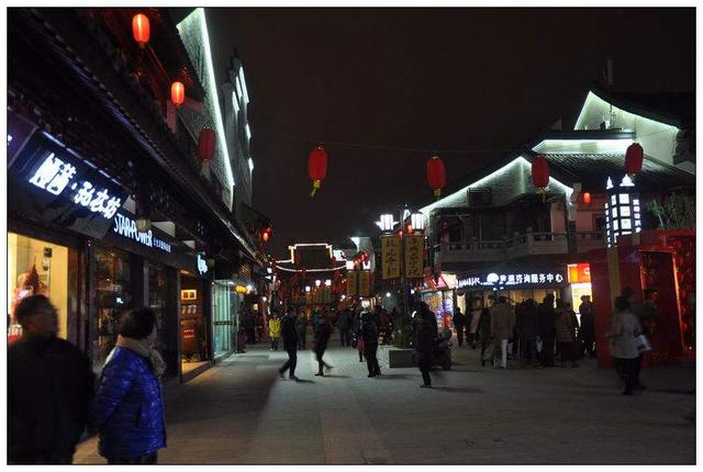 南塘老街在哪里，宁波晚上最繁华的地方在哪里