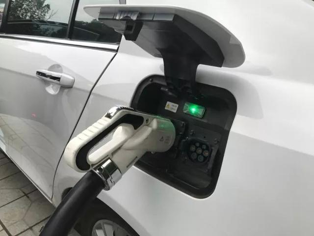 新能源免费停车，成都新能源汽车免费停车2小时，已经实现了吗？