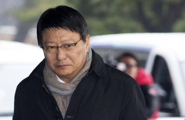 李明霖的弟弟:许某某的弟弟为何改口，称放弃对小女儿的抚养呢？