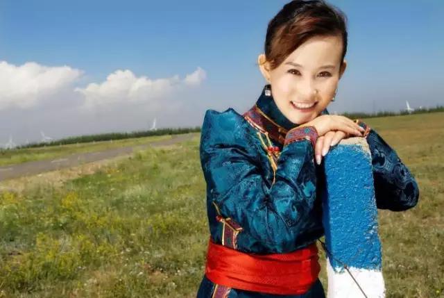 乌兰托娅简介:内蒙古都有哪些在本地比较出名的歌手？