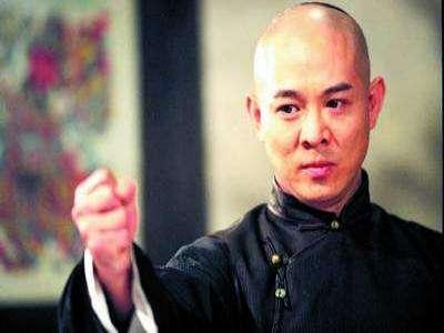 李连杰现状:为什么同年出生的甄子丹还能打，而李连杰却不行了