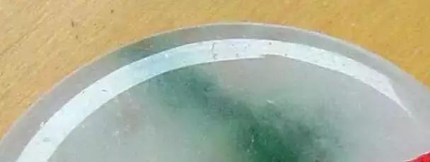 翡翠怎么看真假,喜欢翡翠但是担心买到假的，要如何辨别？