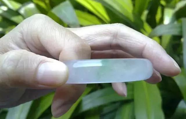 鉴定翡翠真假小妙招,翡翠拍照片能看出真假吗？怎么鉴定？