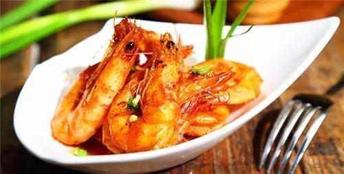 油焖大虾怎么做最好吃，#暖暖的胃道#如何自制正宗的油焖大虾