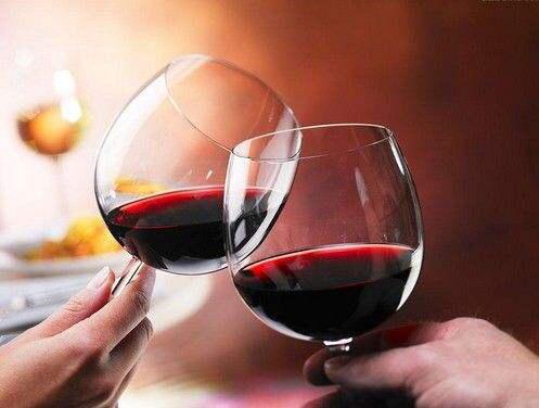 每天喝红酒好吗，每天晚上喝一杯葡萄酒好不好，有益健康吗