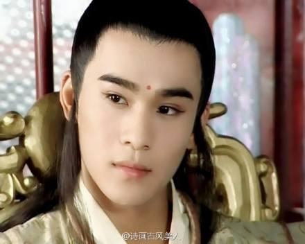 高以翔是谁:高以翔是谁？怎么还用水晶棺运回台北？