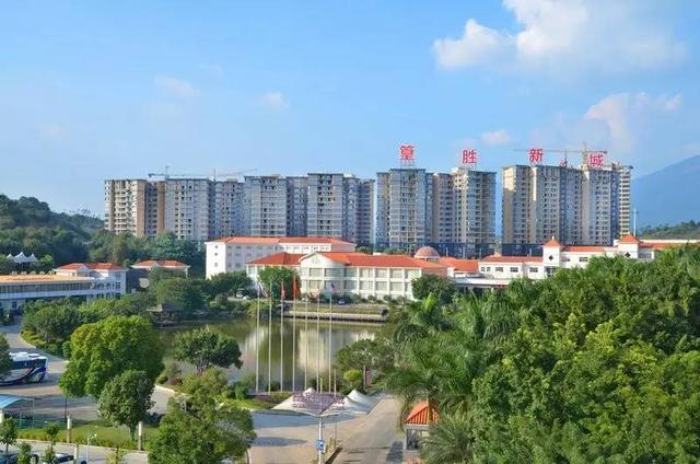 朴超贤:广东省佛冈县的房价怎么这么高？