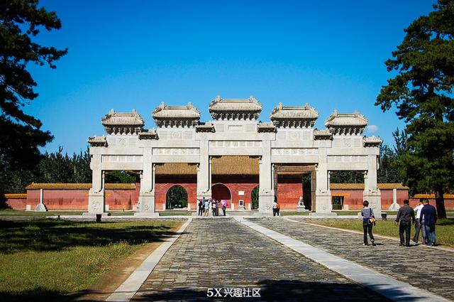 同样是坐落在京郊的两朝帝陵,为啥十三陵基本保存完好,而清东陵却频遭洗劫？