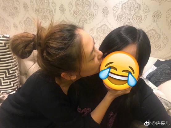 应采儿妈妈:应采儿晒《爸哪》妈妈团合影，哪个妈妈保养最好？