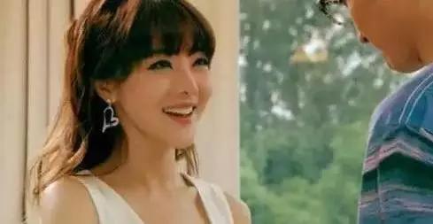 唐悠悠是不是整容了:大家有没有觉得邓家佳越来越像李小璐了？
