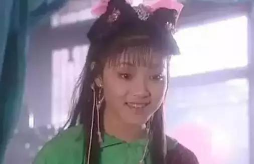唐悠悠是不是整容了:大家有没有觉得邓家佳越来越像李小璐了？