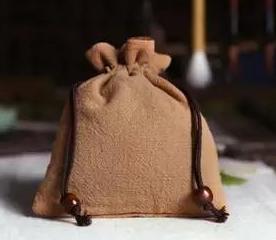 和田玉怎么盘玩出包浆,和田玉黄皮籽料怎么盘玩最快变漂亮？