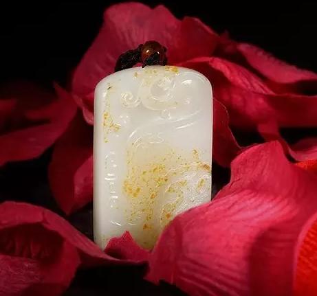 和田玉怎么盘玩出包浆,和田玉黄皮籽料怎么盘玩最快变漂亮？