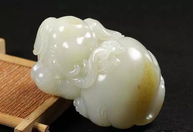 和田玉包浆前后对比,如何盘出最有“油性”的和田玉籽料？