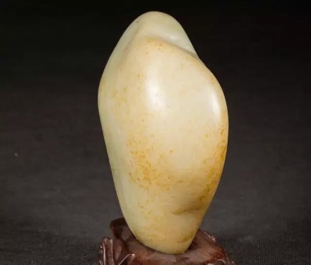 和田玉怎么盘玩出包浆,和田玉黄皮籽料怎么盘玩最快变漂亮？