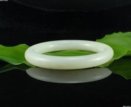 玉为什么能养人,为什么常说玉养人一生呢？