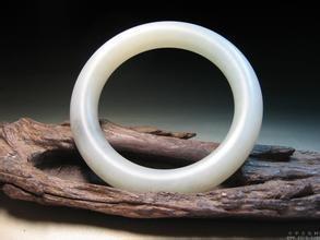 玉为什么能养人,为什么常说玉养人一生呢？