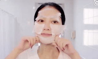 化妆为什么会卡粉,除了保湿还有什么原因？