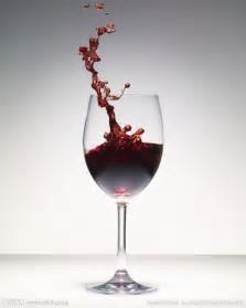 晚上喝红酒有什么好处和坏处，红酒或葡萄酒对人体健康的优缺点有哪些