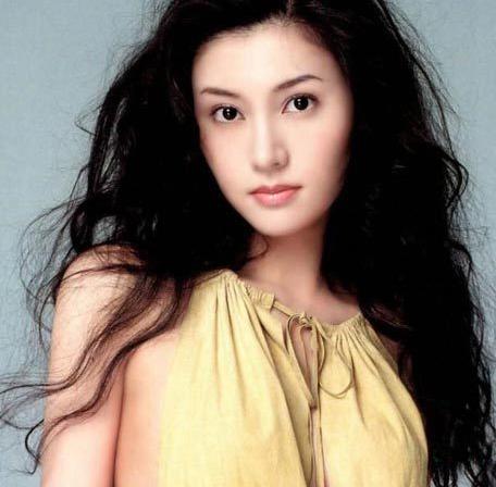 李嘉欣的姐姐:怎么看亦舒称李嘉欣是「木头美人」