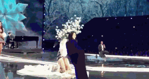 奚梦瑶个人简介:何猷君成功求婚奚梦瑶，你怎么看待这对恋情？