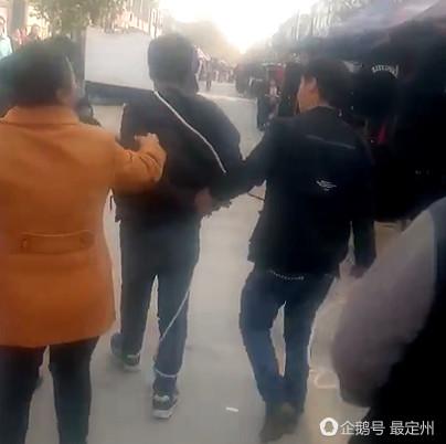男子将狗吊树上虐杀:有人说养狗不能打狗，打了会有什么后果？