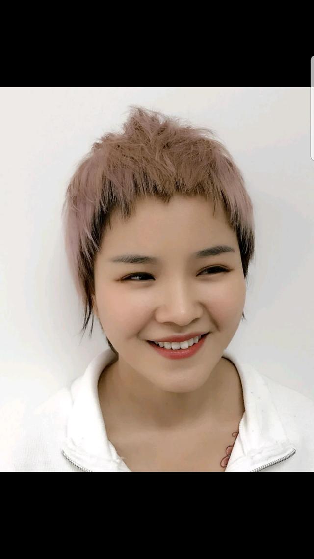 大脸发型设计图片:脸胖而且很大，怎么做发型更时尚呢？有没有发型图片推荐？