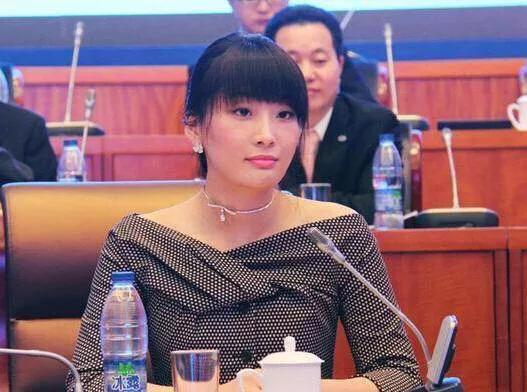 龙晶睛:<a href=https://maguai.com/list/40-0-0.html target=_blank class=infotextkey>美女</a>支教老师龙晶睛，到底是去支教的，还是去添乱的？
