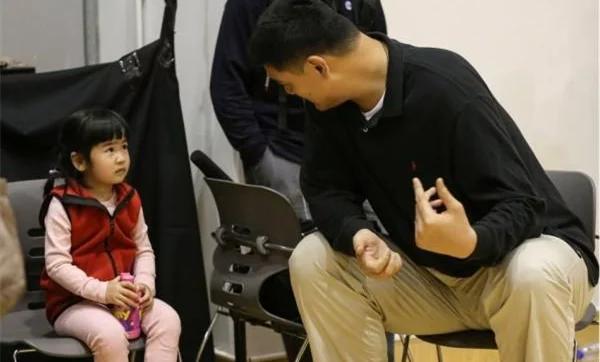 王诗龄现在长大的照片:当“富养王诗龄”遇上“穷养姚沁蕾”，会擦出怎样的火花？